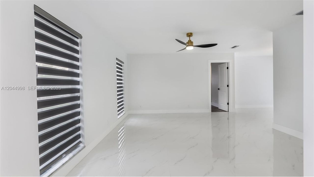 : $745,500 (4 спален, 2 ванн, 2006 Квадратных фут)