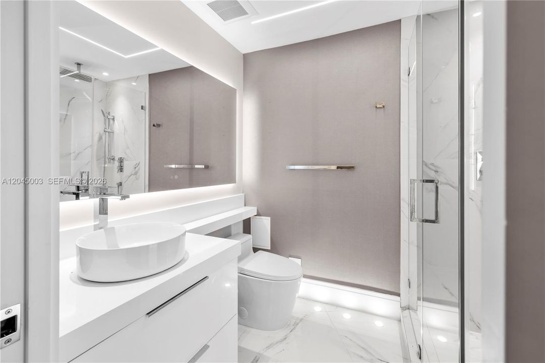 En Venta: $829,700 (2 camas, 2 baños, 760 Pies cuadrados)