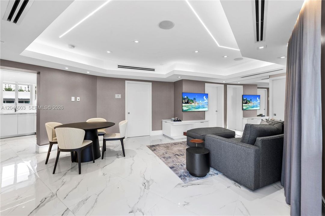 En Venta: $829,700 (2 camas, 2 baños, 760 Pies cuadrados)
