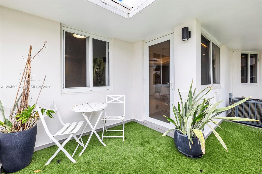 En Venta: $829,700 (2 camas, 2 baños, 760 Pies cuadrados)