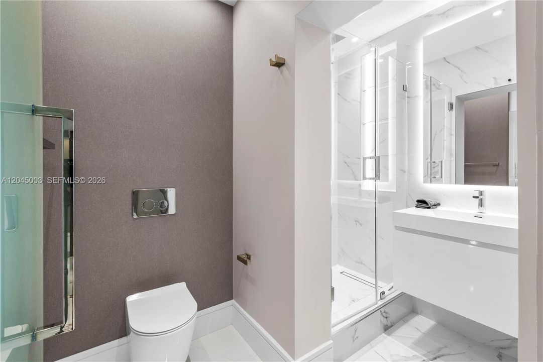 En Venta: $829,700 (2 camas, 2 baños, 760 Pies cuadrados)