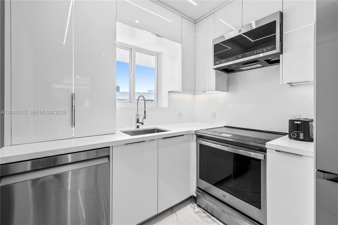 En Venta: $829,700 (2 camas, 2 baños, 760 Pies cuadrados)