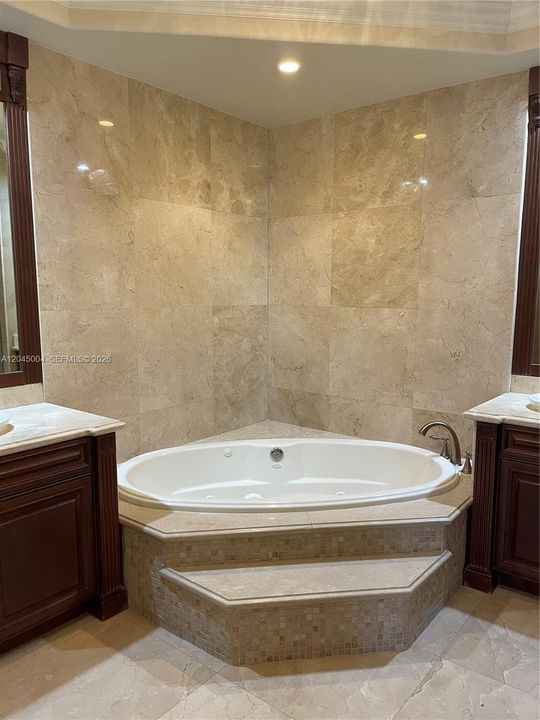 В аренду: $12,500 (5 спален, 4 ванн, 4303 Квадратных фут)