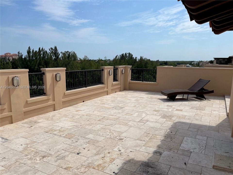 В аренду: $12,500 (5 спален, 4 ванн, 4303 Квадратных фут)