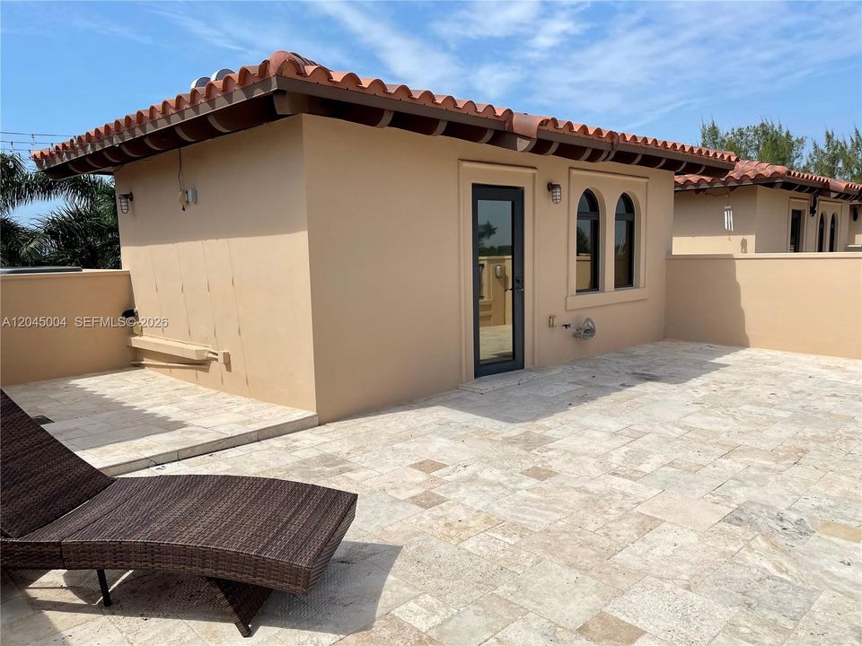 В аренду: $12,500 (5 спален, 4 ванн, 4303 Квадратных фут)