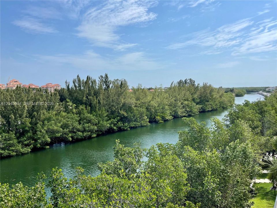 В аренду: $12,500 (5 спален, 4 ванн, 4303 Квадратных фут)