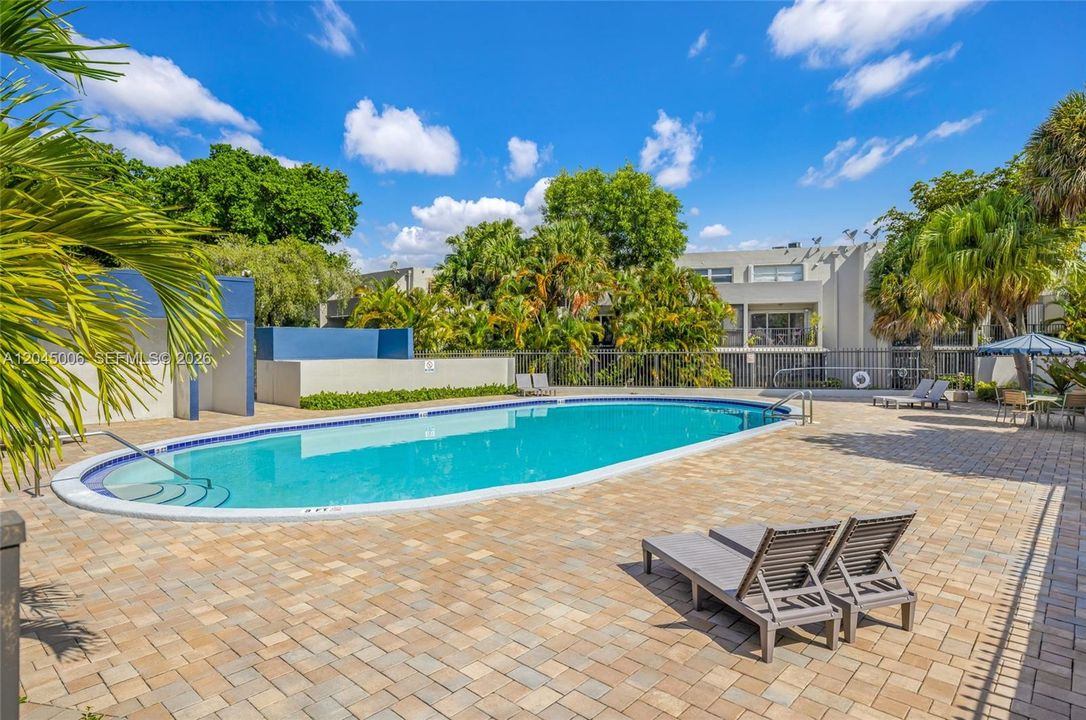 For Rent: $2,200 (1 beds, 1 baths, 922 Square Feet)