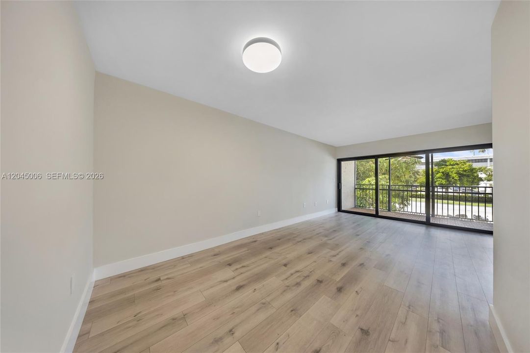 For Rent: $2,200 (1 beds, 1 baths, 922 Square Feet)