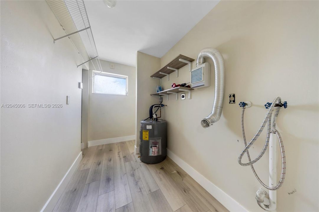 For Rent: $2,200 (1 beds, 1 baths, 922 Square Feet)