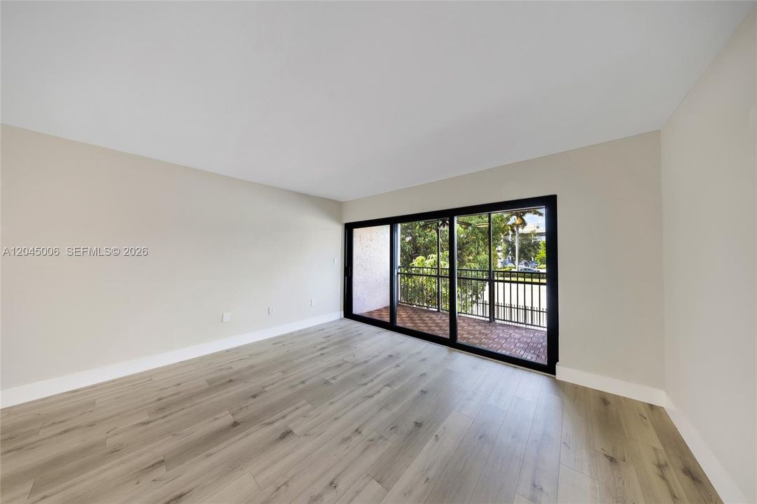 For Rent: $2,200 (1 beds, 1 baths, 922 Square Feet)
