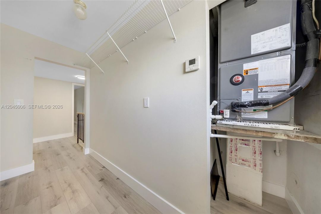 For Rent: $2,200 (1 beds, 1 baths, 922 Square Feet)