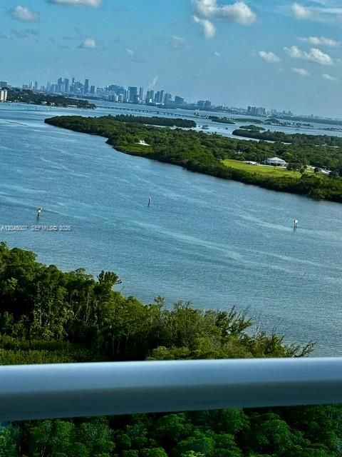 En Venta: $675,000 (2 camas, 2 baños, 1357 Pies cuadrados)