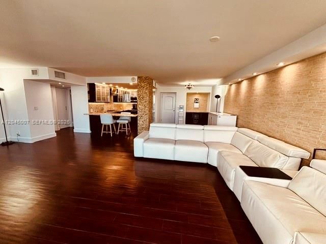 En Venta: $675,000 (2 camas, 2 baños, 1357 Pies cuadrados)