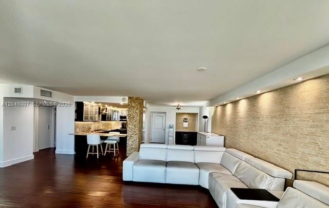 En Venta: $675,000 (2 camas, 2 baños, 1357 Pies cuadrados)