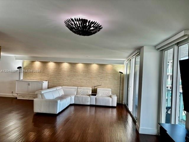 En Venta: $675,000 (2 camas, 2 baños, 1357 Pies cuadrados)