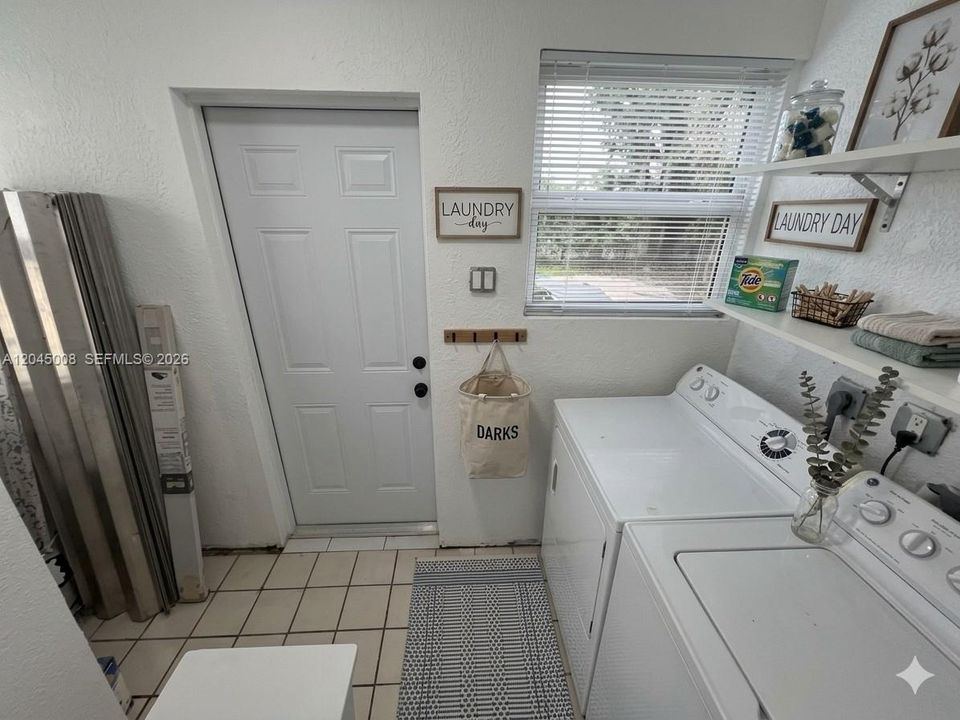 В аренду: $2,900 (3 спален, 1 ванн, 1095 Квадратных фут)