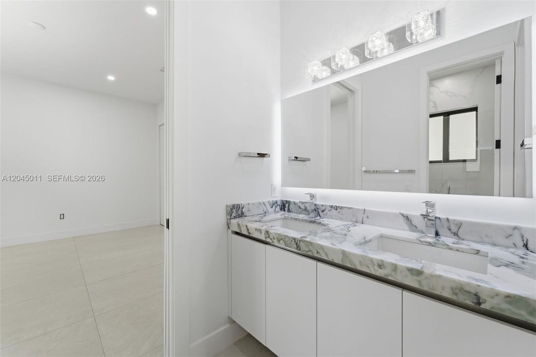 En Venta: $1,970,000 (5 camas, 4 baños, 3276 Pies cuadrados)