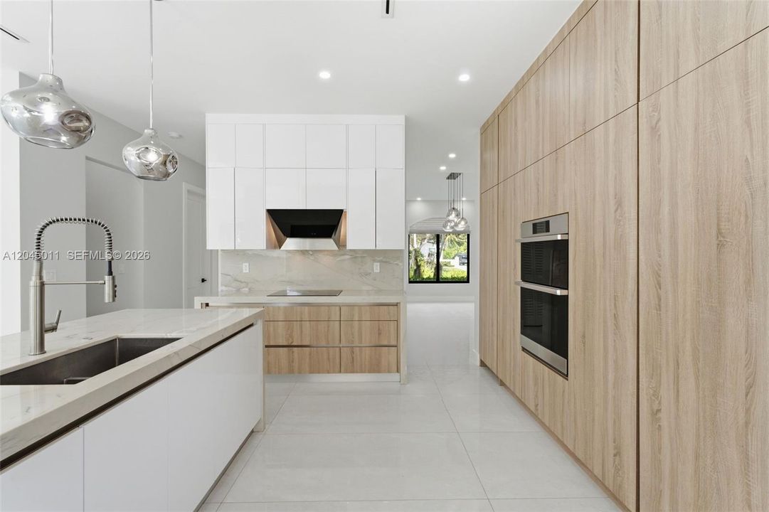 En Venta: $1,970,000 (5 camas, 4 baños, 3276 Pies cuadrados)