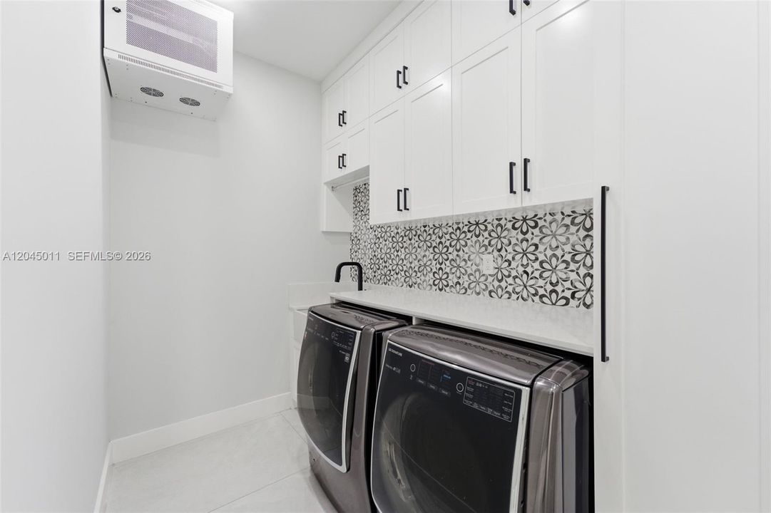 En Venta: $1,970,000 (5 camas, 4 baños, 3276 Pies cuadrados)