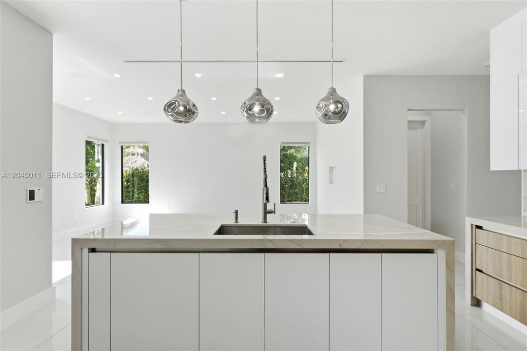 En Venta: $1,970,000 (5 camas, 4 baños, 3276 Pies cuadrados)