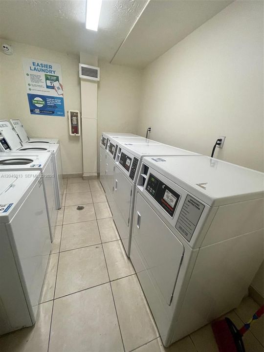 На продажу: $325,000 (2 спален, 2 ванн, 835 Квадратных фут)