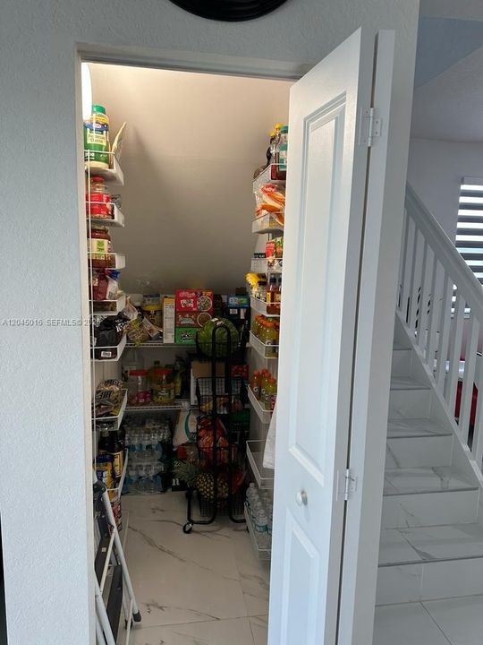 В аренду: $4,550 (5 спален, 3 ванн, 2640 Квадратных фут)