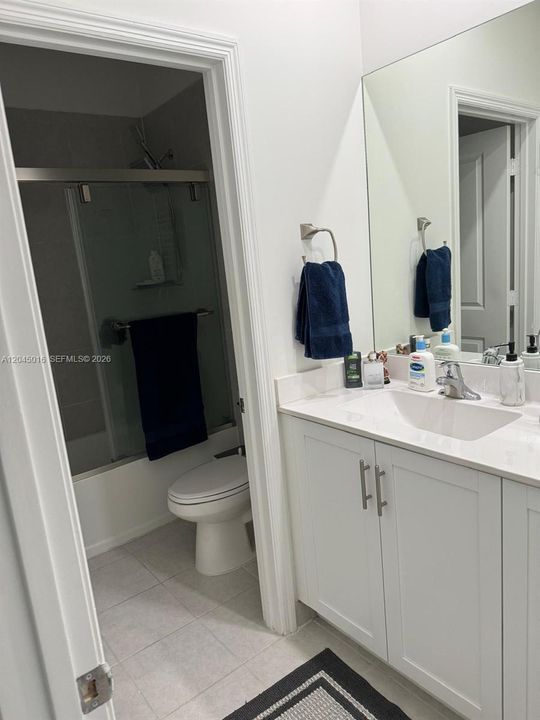 В аренду: $4,550 (5 спален, 3 ванн, 2640 Квадратных фут)