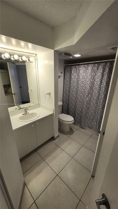 For Sale: $198,000 (1 beds, 1 baths, 796 Square Feet)