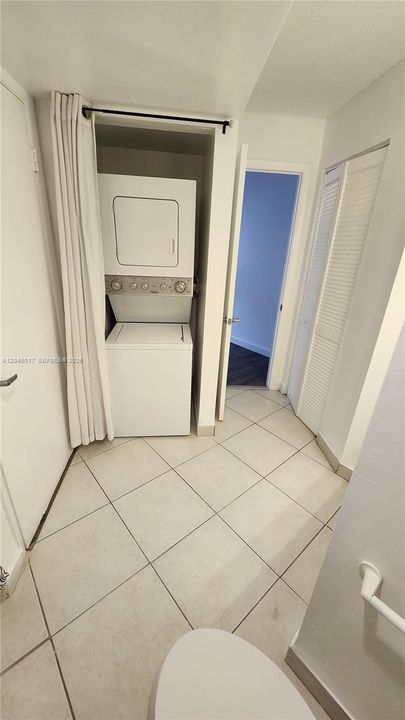 For Sale: $198,000 (1 beds, 1 baths, 796 Square Feet)