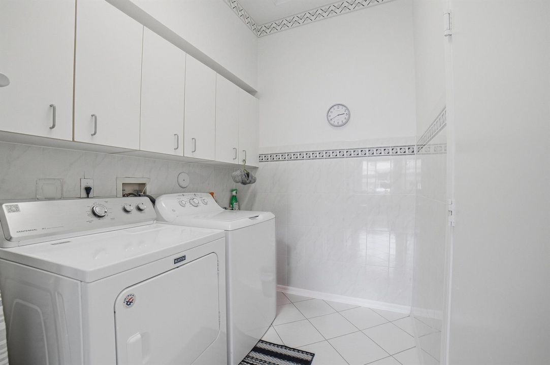 LAUNDRY ROOM WITH SINK