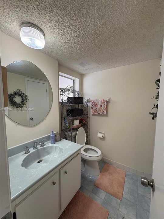 For Rent: $1,650 (1 beds, 1 baths, 940 Square Feet)