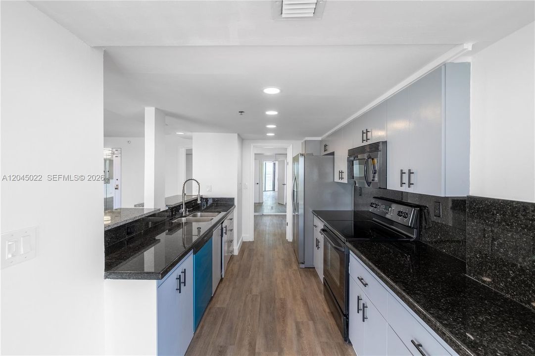 For Sale: $480,000 (2 beds, 2 baths, 1544 Square Feet)