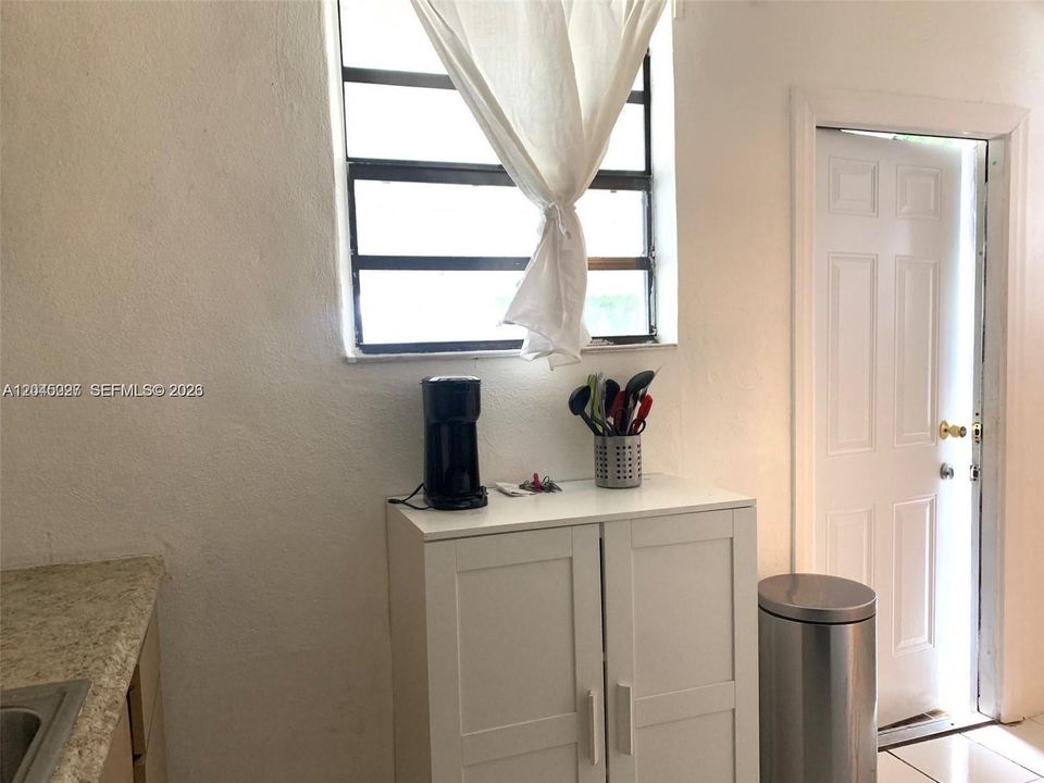 В аренду: $2,400 (2 спален, 1 ванн, 840 Квадратных фут)