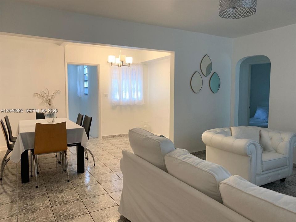 В аренду: $2,400 (2 спален, 1 ванн, 840 Квадратных фут)