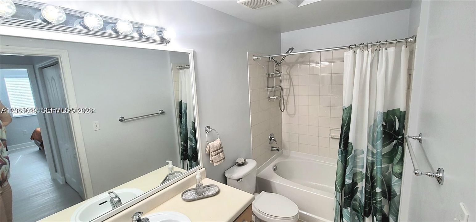 В аренду: $3,600 (3 спален, 2 ванн, 1130 Квадратных фут)