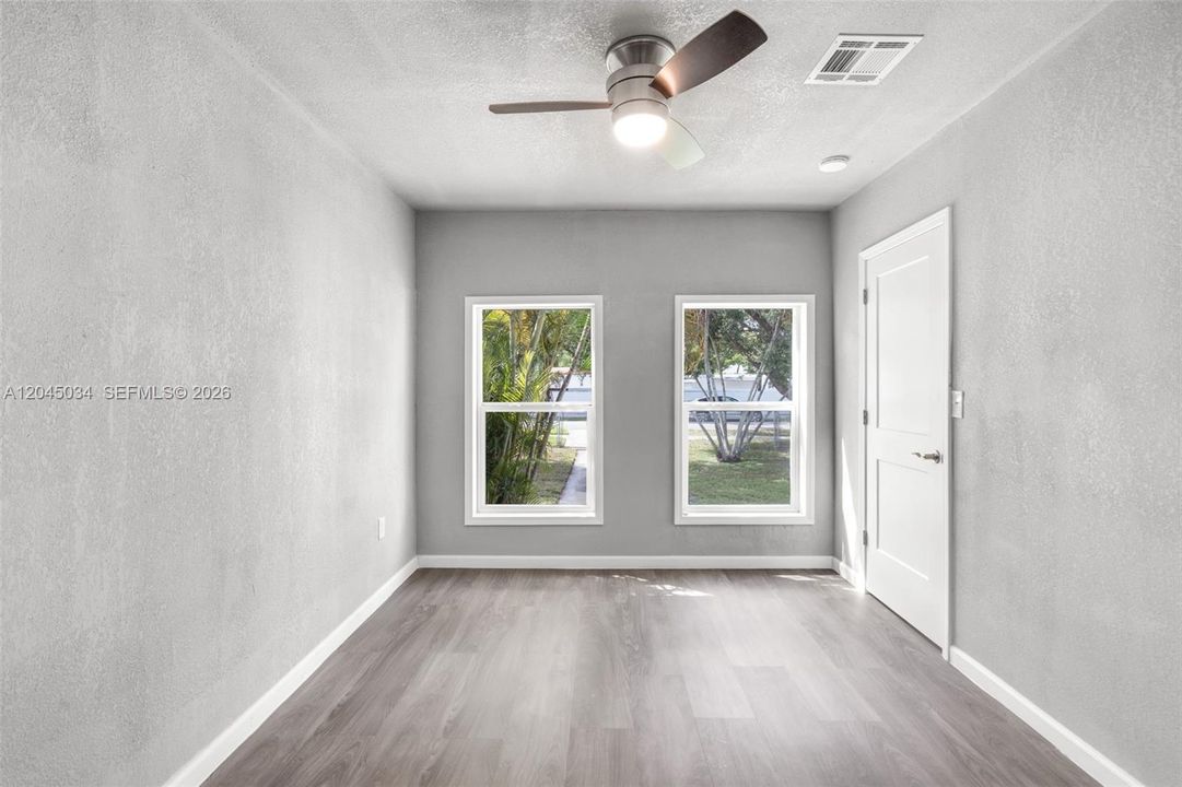 En Venta: $489,990 (3 camas, 2 baños, 1238 Pies cuadrados)