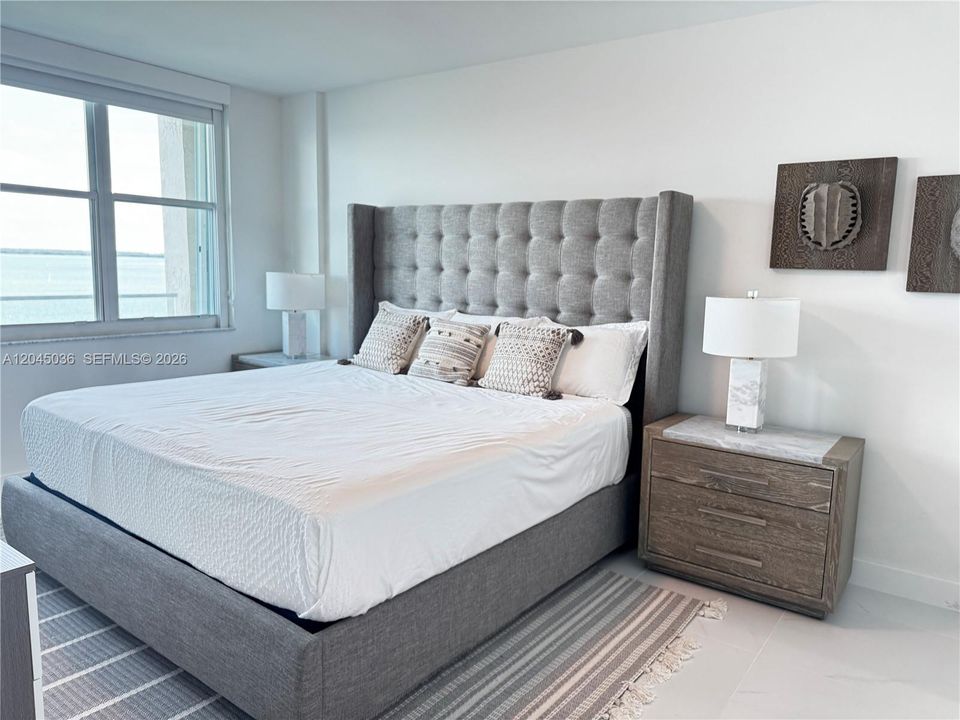 For Rent: $4,500 (2 beds, 2 baths, 960 Square Feet)