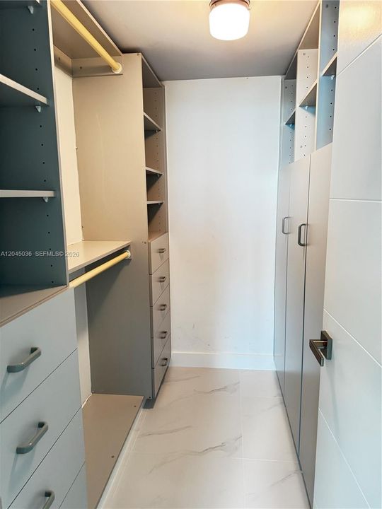 For Rent: $4,500 (2 beds, 2 baths, 960 Square Feet)