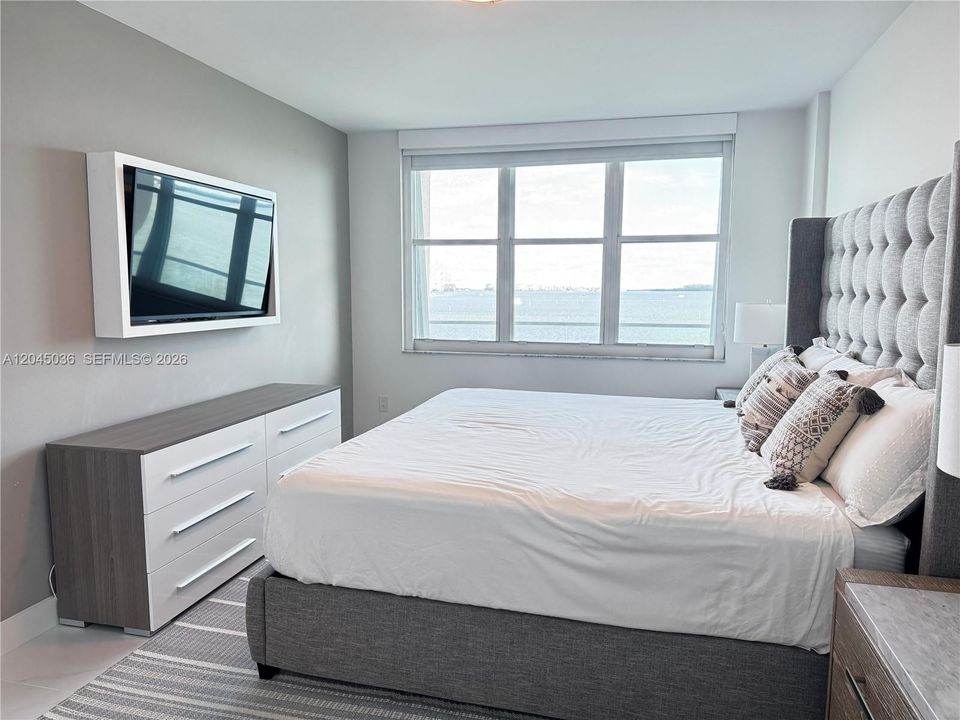 For Rent: $4,500 (2 beds, 2 baths, 960 Square Feet)