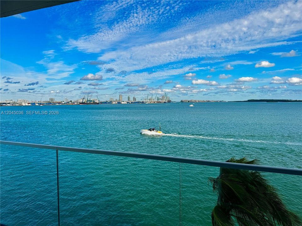 For Rent: $4,500 (2 beds, 2 baths, 960 Square Feet)
