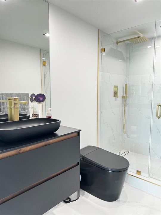 For Rent: $4,500 (2 beds, 2 baths, 960 Square Feet)