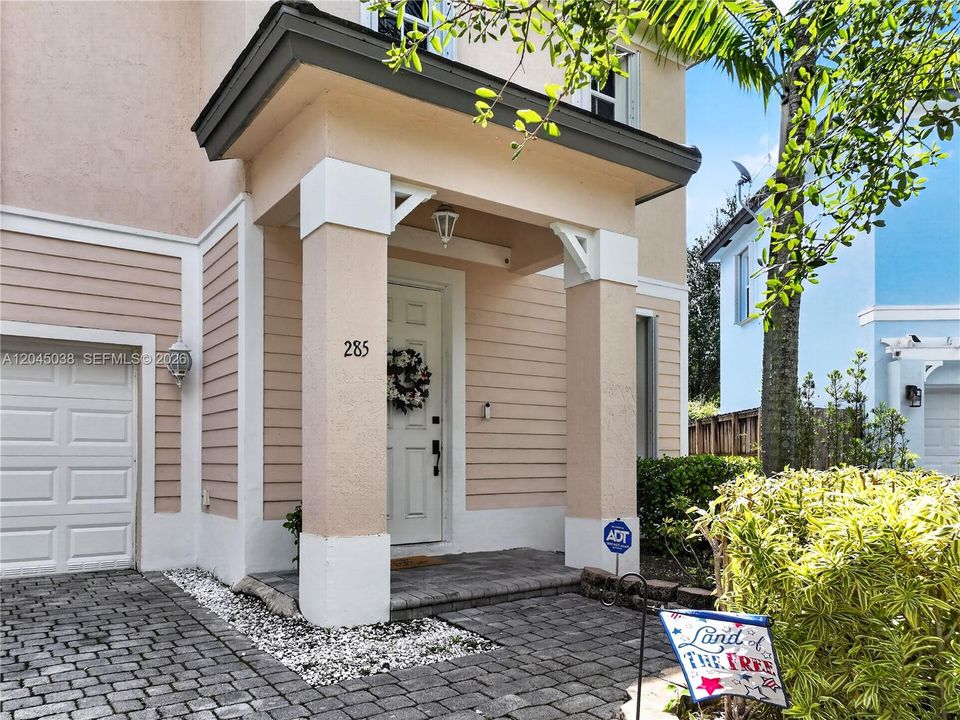 Active With Contract: $575,000 (5 beds, 3 baths, 3276 Square Feet)