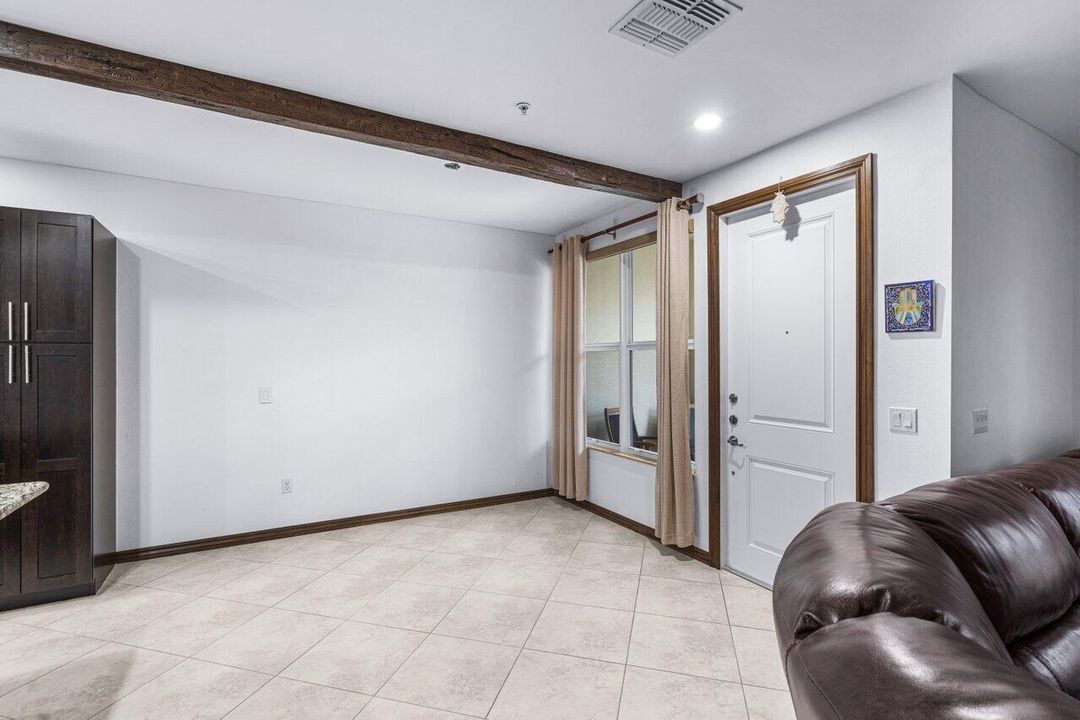 Entry -Dining