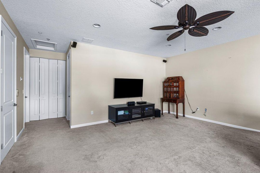 3rd floor Family Room