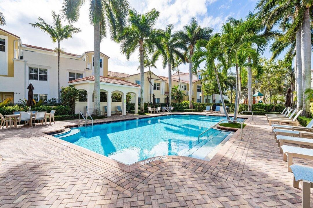 Townhouse with Pool