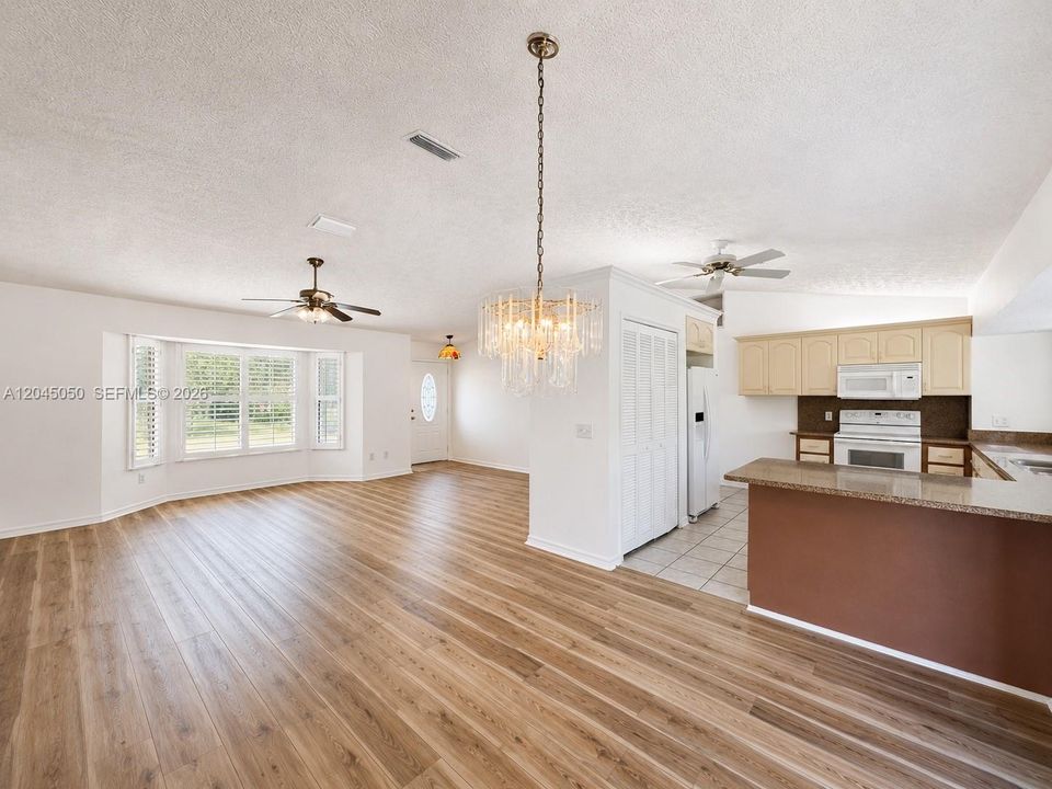 For Sale: $364,900 (3 beds, 2 baths, 1542 Square Feet)