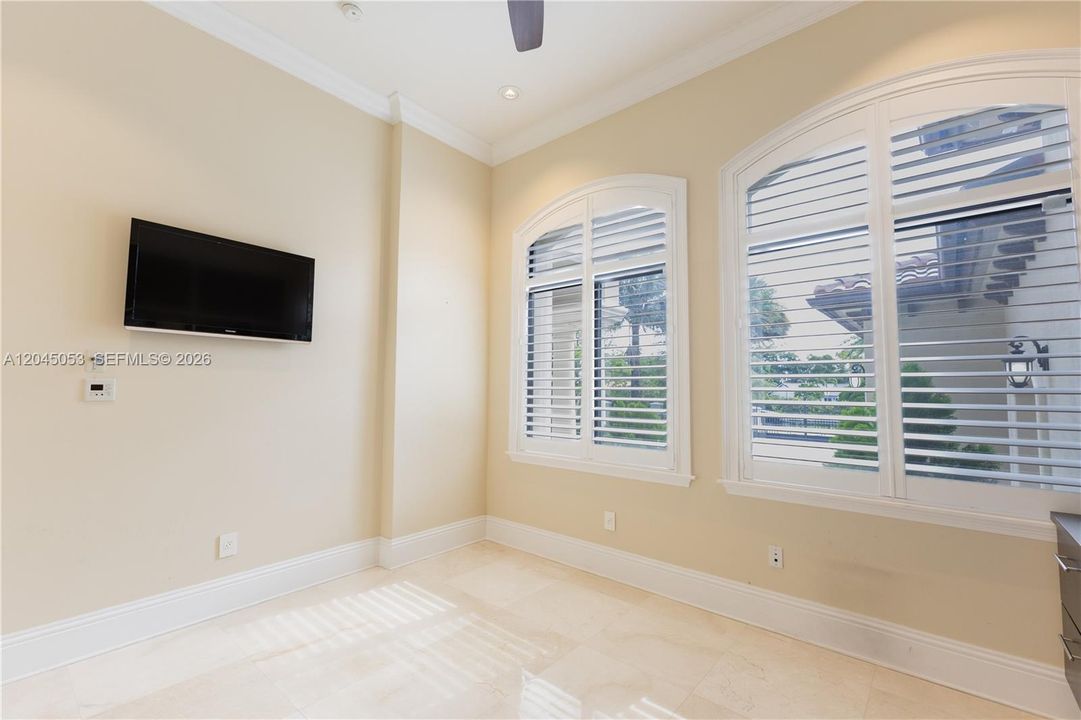 For Sale: $3,500,000 (7 beds, 6 baths, 5789 Square Feet)
