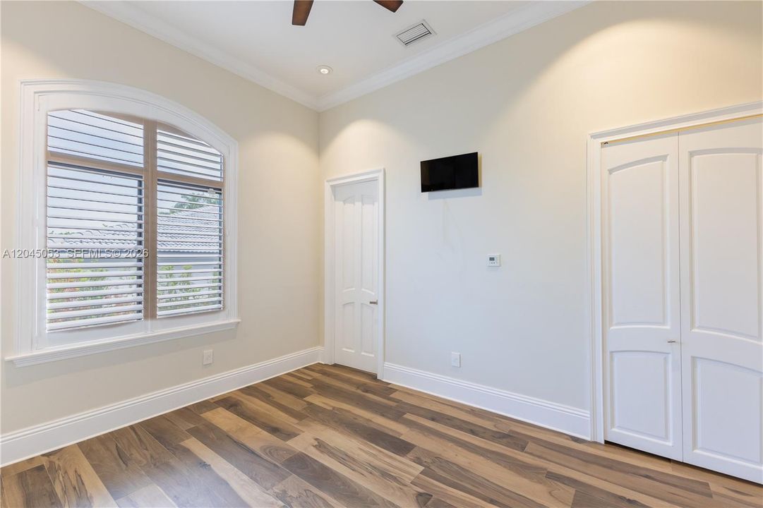 For Sale: $3,500,000 (7 beds, 6 baths, 5789 Square Feet)