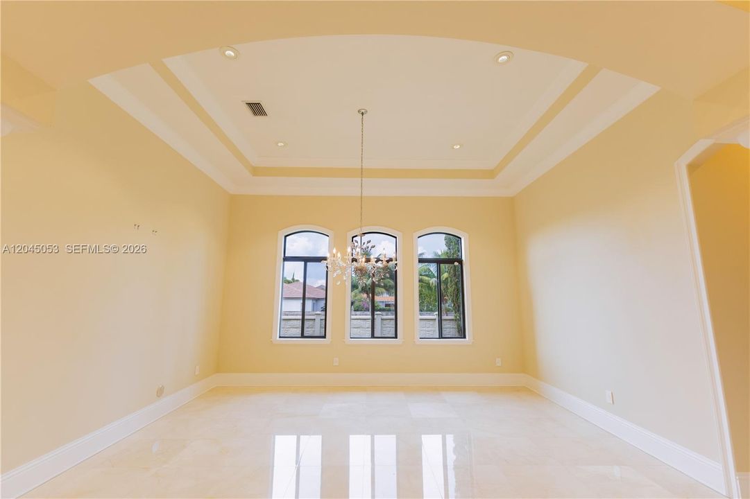 For Sale: $3,500,000 (7 beds, 6 baths, 5789 Square Feet)