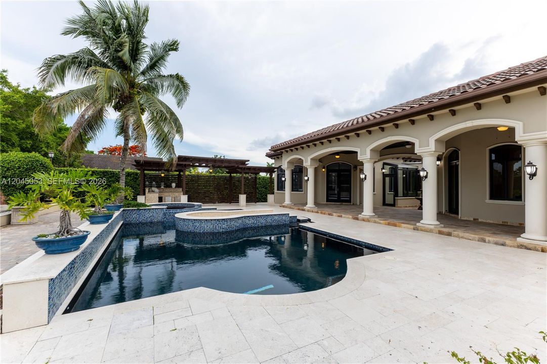 For Sale: $3,500,000 (7 beds, 6 baths, 5789 Square Feet)